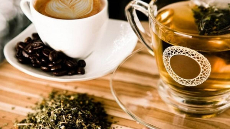 Зелений чай або кава: який напій краще бадьорить та є кориснішим